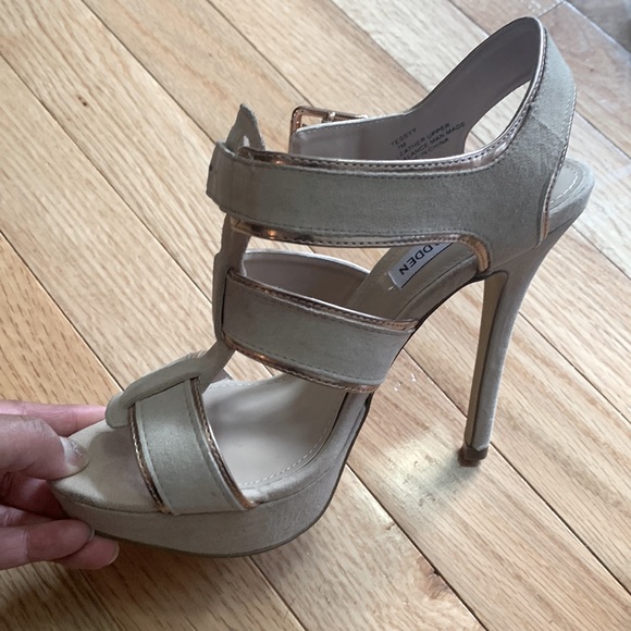 A gorgeous pair of Steve Maidan sandals. - Picture 5 of 5